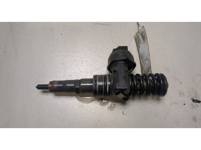 Форсунка топливная  Volkswagen Golf Plus    038130073G     