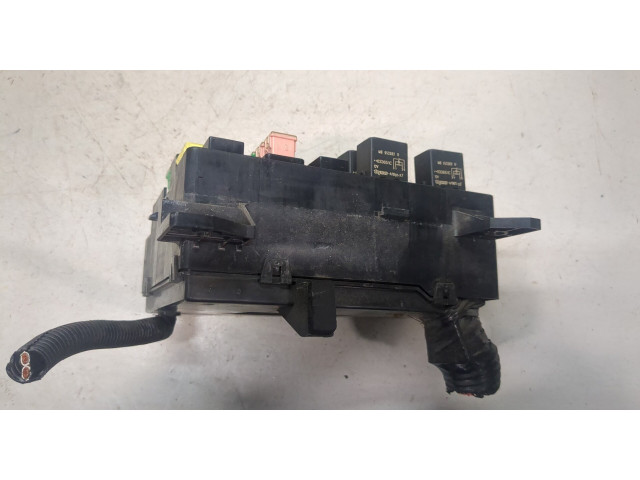 Блок предохранителей  Mitsubishi Carisma      MR482518   