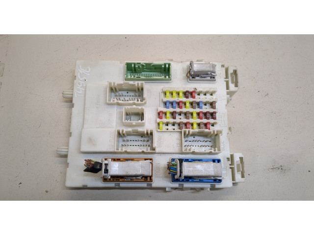Блок предохранителей  Ford Focus 3 2011-2015      DN5T14014BNA   
