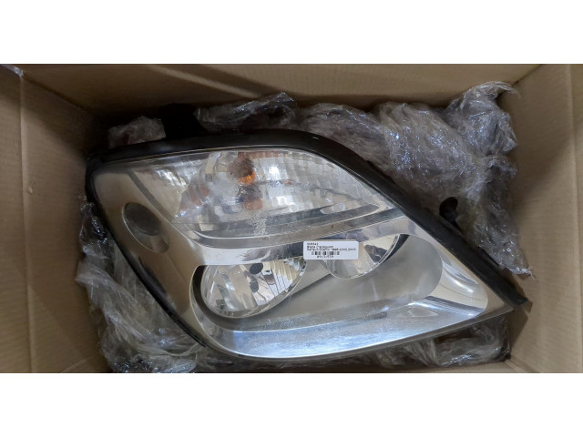 Фара передняя  Renault Scenic 1996-2002 правая 