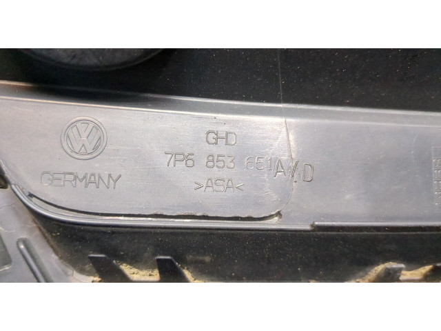 Решетка радиатора  Volkswagen Touareg 2010-2014          