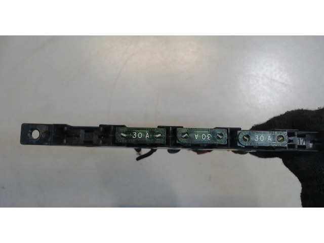 Блок предохранителей  Mercedes C W202 1993-2000      2025451601     1.8