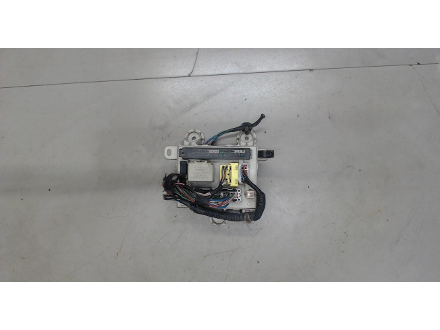 Блок реле  Toyota Previa (Estima) 2000-2006      137280     2.4