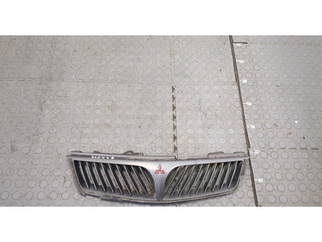 Решетка радиатора  Mitsubishi Carisma          XR245616