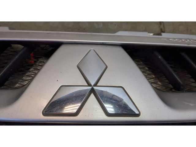 Решетка радиатора  Mitsubishi Pajero / Montero 2000-2006          MN117713