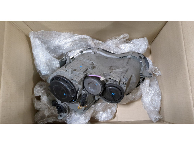 Фара передняя  Mercedes C W203 2000-2007 правая 