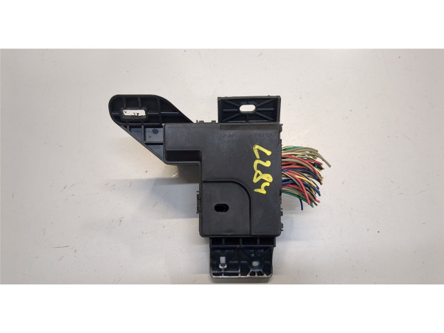 Блок реле  Pontiac Vibe 1 2002-2008      88972394     1.8