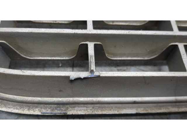 Решетка радиатора  Ford Explorer 2001-2006          5L248200