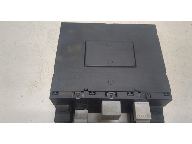 Блок предохранителей  Skoda Octavia (A5) 2004-2008           1.9