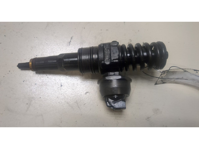 Форсунка топливная  Volkswagen Golf 5 2003-2009    038130073AG     