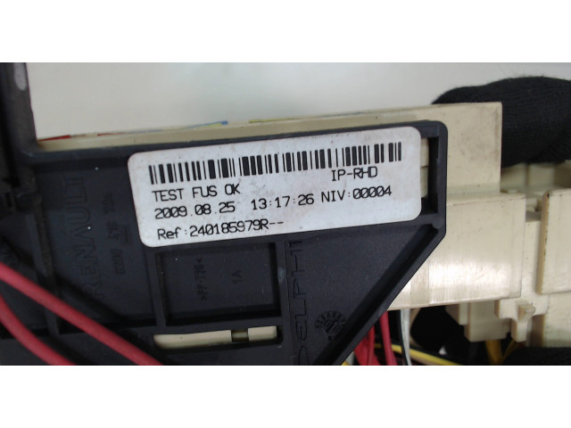 Блок предохранителей  Renault Clio 2009-2012      240185979R    1.2