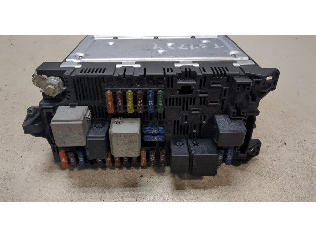 Блок предохранителей  Mercedes E W211 2002-2009      2115453101     3.2