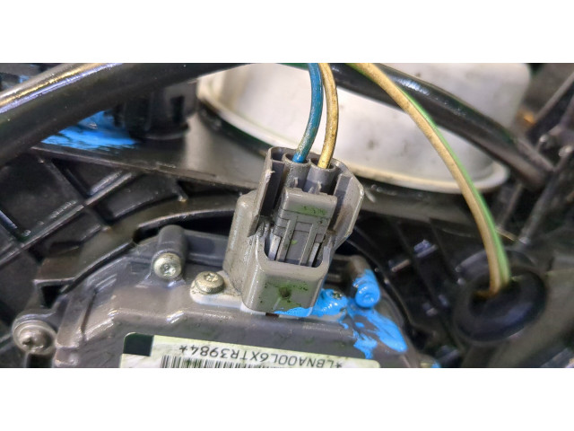 Фара передняя  Nissan Serena 2005-2010 C25 правая 