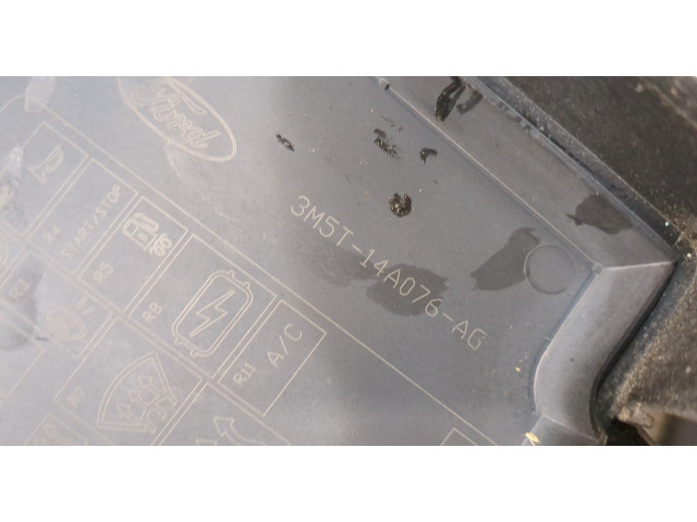 Блок предохранителей  Ford Focus 2 2008-2011      3M5T14A076AG   