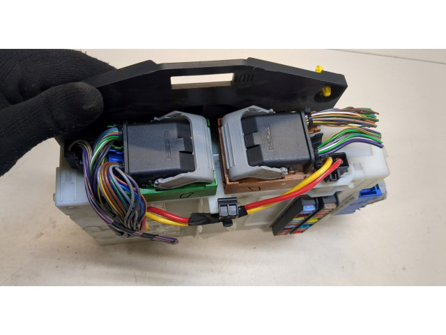 Блок предохранителей  Ford S-Max 2006-2010         