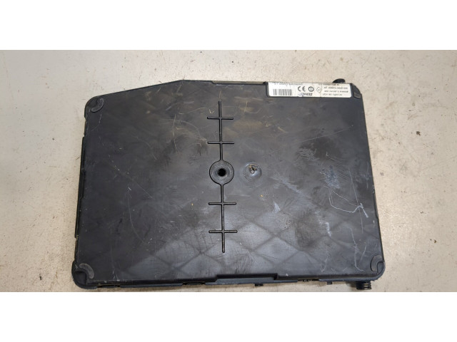 Блок предохранителей  Renault Megane 2 2002-2009      8200780018   