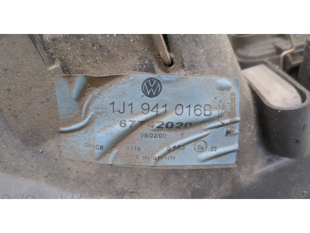 Фара передняя  Volkswagen Golf 4 1997-2005 правая 