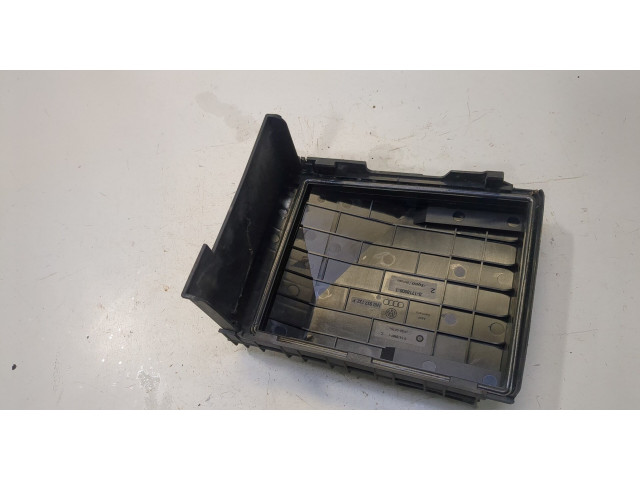 Крышка блока предохранителей  Skoda SuperB 2008-2015      1K0937132F   