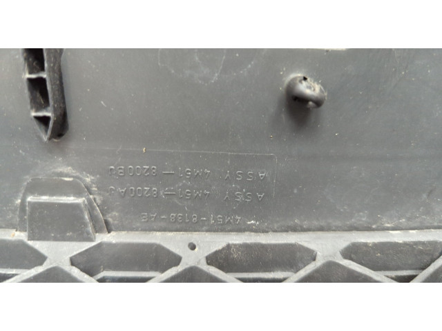 Решетка радиатора  Ford Focus 2 2005-2008          1508154, 4M518200AK