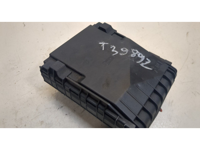 Блок предохранителей  Volkswagen Golf Plus      1k0937125a   