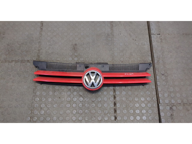Решетка радиатора  Volkswagen Golf 4 1997-2005           1.4 