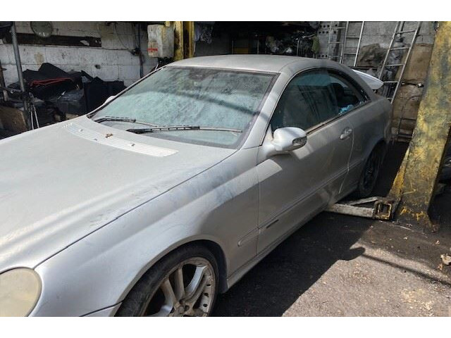 Стойка амортизатора  Mercedes CLK W209 2002-2009      2.6  бензин