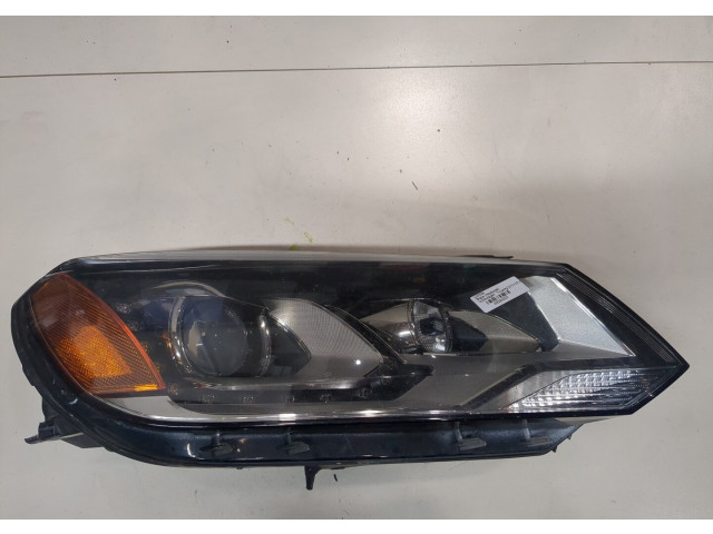 Фара передняя  Volkswagen Touareg 2010-2014 правая 
