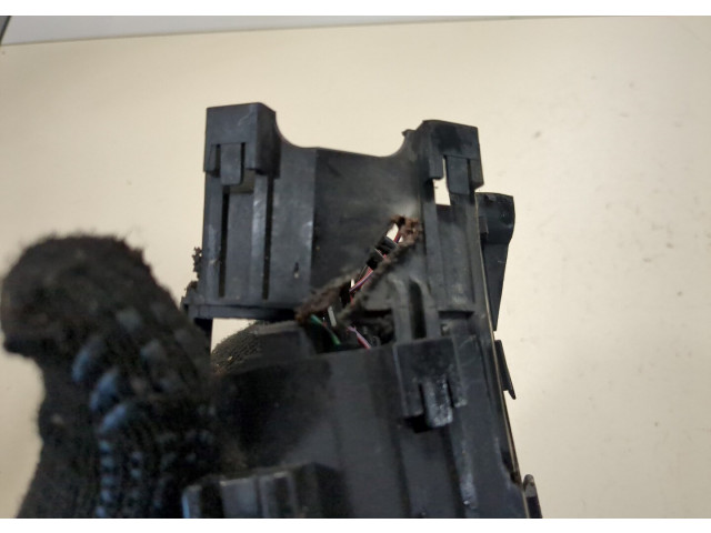 Блок предохранителей  Toyota RAV 4 2000-2005      86602010, 8266342050, 8266242140   4  2