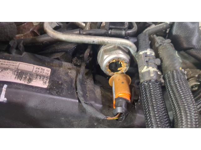 Клапанная крышка двигателя ДВС  Volkswagen Golf 6 2009-2012 1.6     