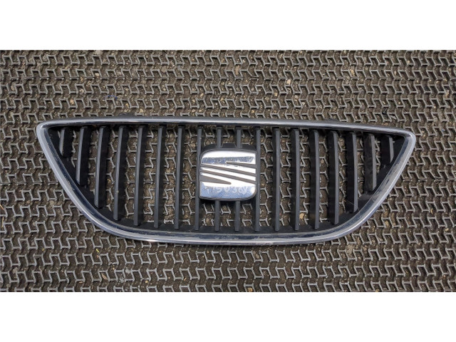 Решетка радиатора  Seat Exeo         2 3R0853651