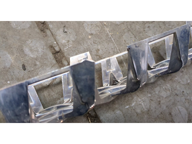 Решетка радиатора  Chevrolet Tahoe 2006-2014          22830012