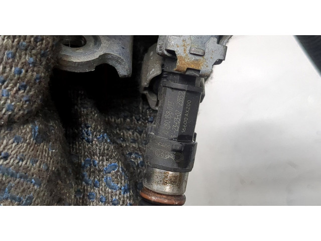 Форсунка топливная  Nissan Note E11 2006-2013    16600AX200, 175201U60B     