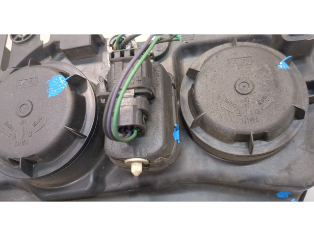 Фара передняя  Renault Scenic 1996-2002 правая 