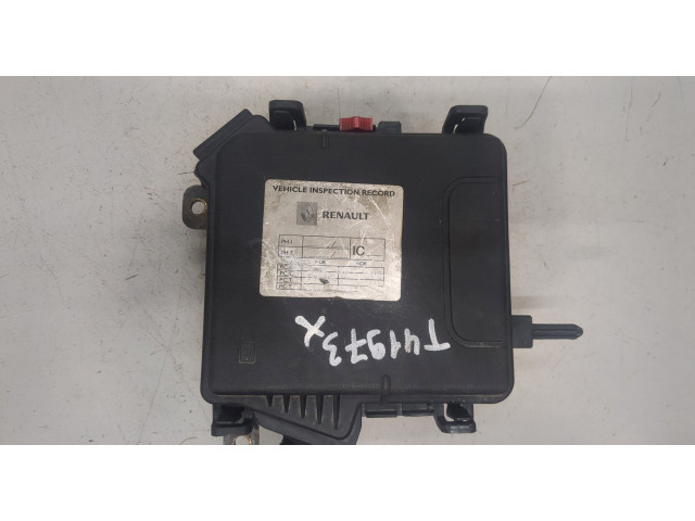 Блок предохранителей  Renault Megane 3 2009-2016           1.6