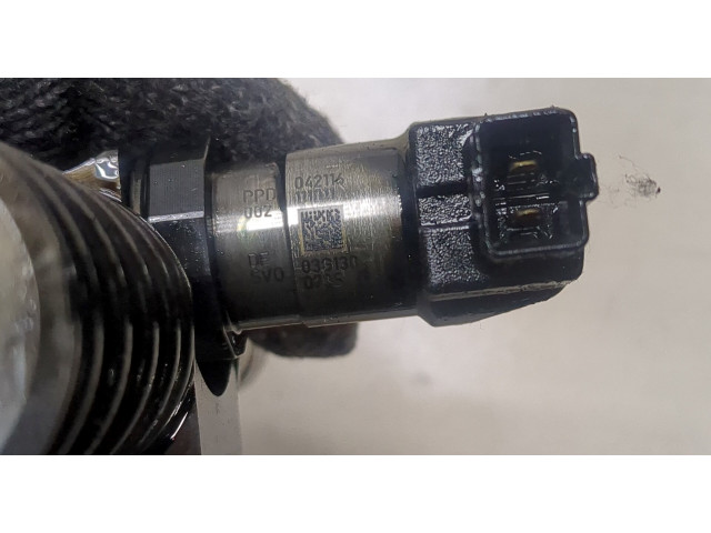 Форсунка топливная  Volkswagen Passat 6 2005-2010    03G130073S     
