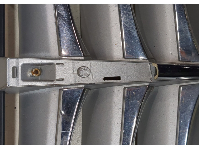 Решетка радиатора  Hyundai Genesis 2008-2013          3.8 863513M110