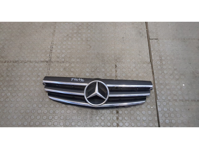 Решетка радиатора  Mercedes CLK W209 2002-2009          