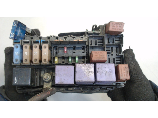 Блок предохранителей  Renault Laguna 2 2001-2008      800453762   2  2.2