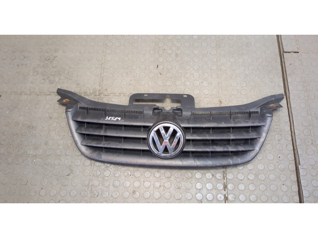 Решетка радиатора  Volkswagen Touran 2003-2006          