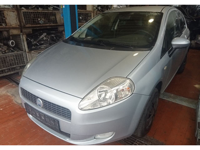 Бампер  Fiat Grande Punto 2005-2011 задний     