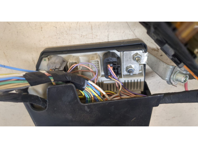 Блок предохранителей  Renault Scenic 2003-2009      8200481866   