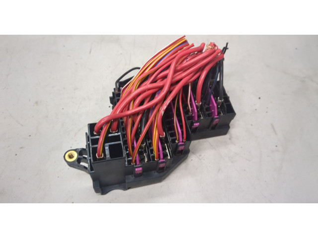Блок предохранителей  Volkswagen Touareg 2007-2010      7L0941824A    2.5