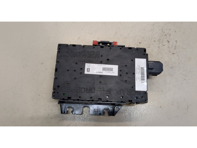 Блок предохранителей  Ford Escape 2007-2012      8L8T15604BJ   