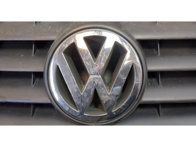 Решетка радиатора  Volkswagen Caddy 2004-2010          