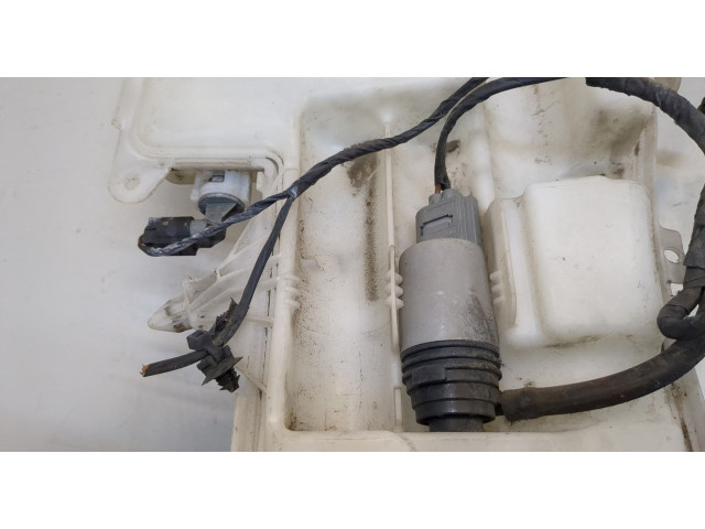 Бачок омывателя  BMW 3 E90, E91, E92, E93 2005-2012 7068996   