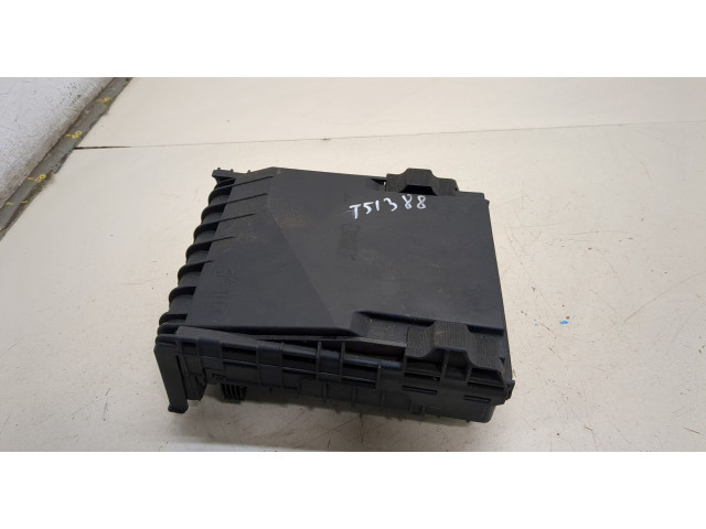 Блок предохранителей  Skoda SuperB 2008-2015      1K0937118   