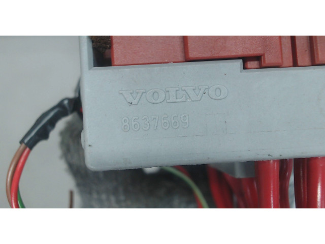Блок предохранителей  Volvo XC90 2002-2006      8637669    2.5