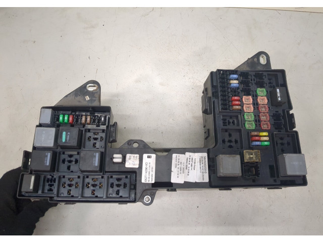 Блок предохранителей  Jaguar XF 2007–2012      5605002310    2.7