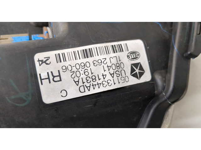 Фара передняя  Chrysler Voyager 2007-2010 правая 