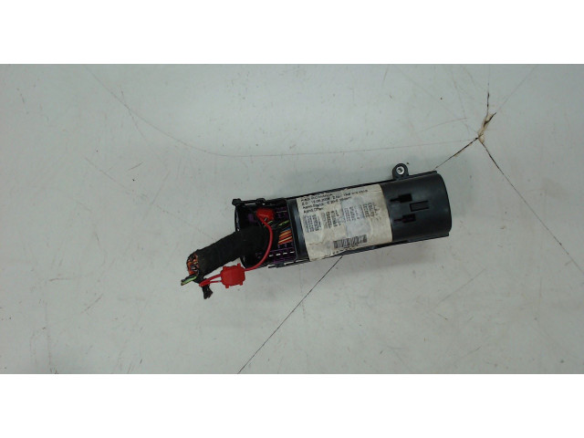 Блок предохранителей  Volkswagen Touran 2006-2010          1.4